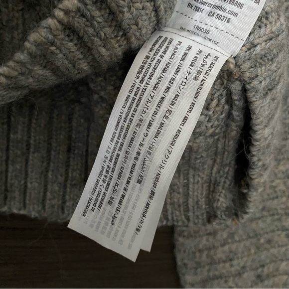 Abercrombie & Fitch Gray Marled Turtleneck Sweater - Picture 2 of 4